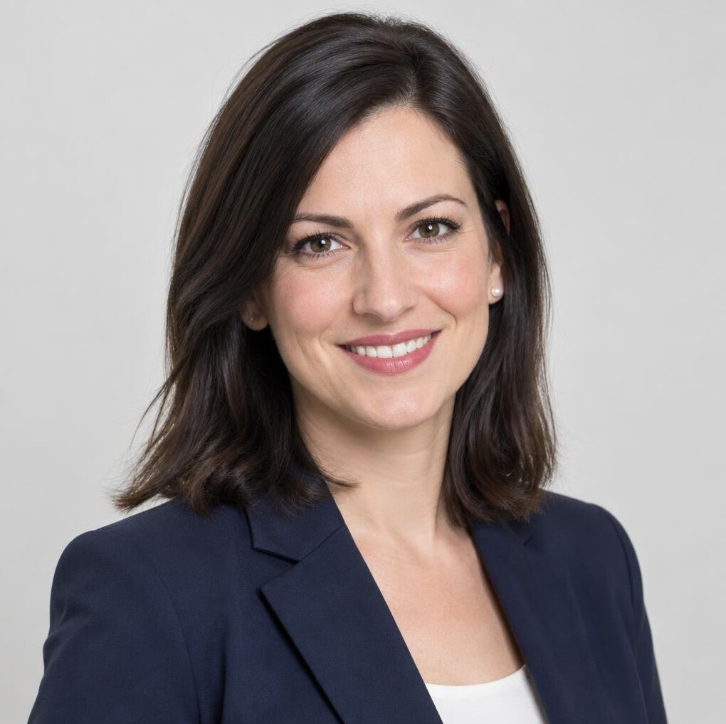 Portrait of a smiling businesswoman with dark hair